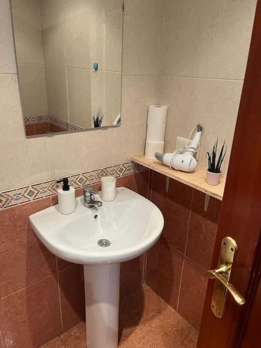 Acogedor Y Soleado Apartamento Recien Amueblado En Gijón Zewnętrze zdjęcie